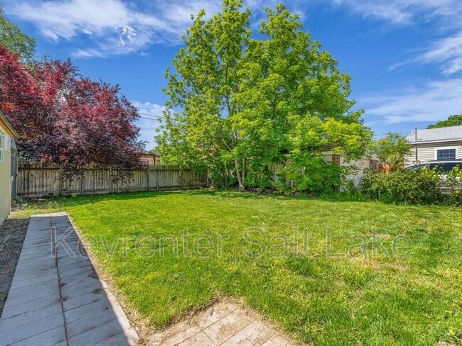 Building Photo - 965 MacFarland Dr