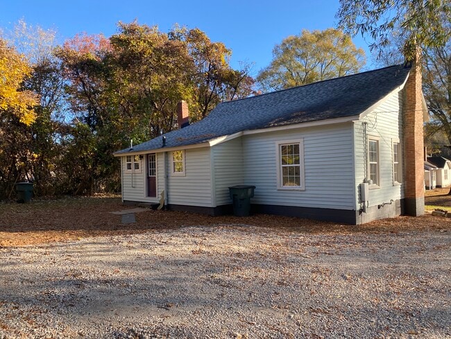 Building Photo - 333 E Catawba Ave