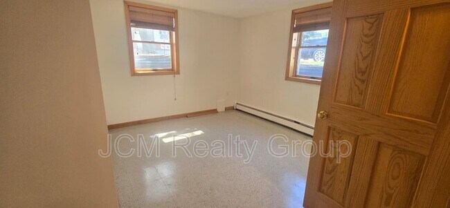 Building Photo - 120 Savage St