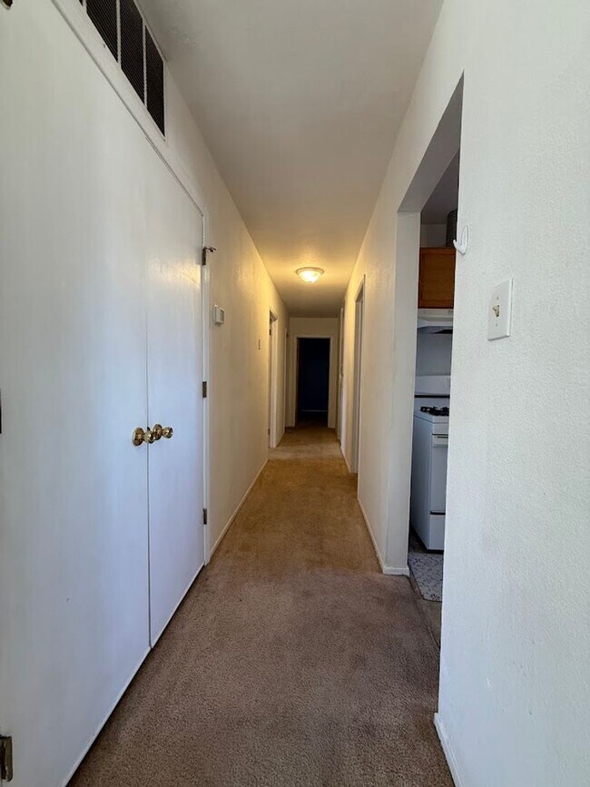 Building Photo - Well Maintained 3bd/2ba Home With Large Bonus Room