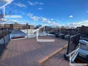 Building Photo - TOP FLOOR 2 BED 2 FLOORS + Private Rooftop Deck!!! Available 9/1/26