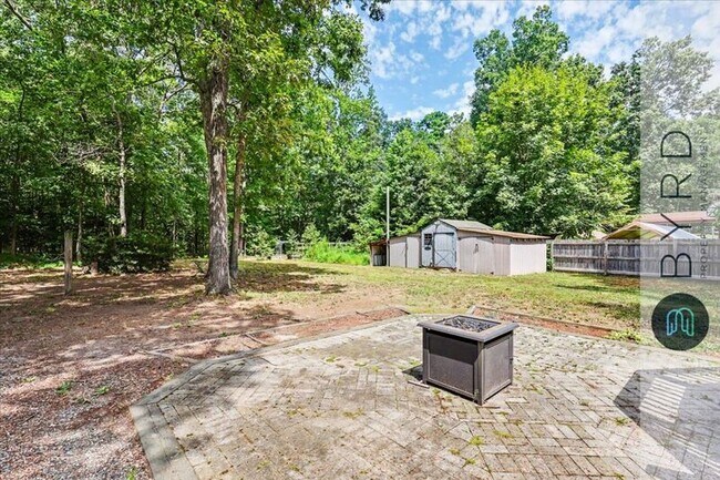 Building Photo - 5961 Sara Kay Dr