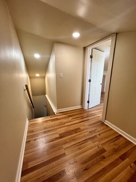 Building Photo - 229 E Washington St