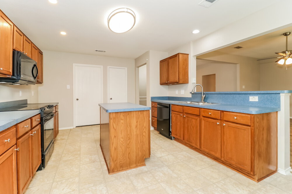 Building Photo - 726 Victoria Dr