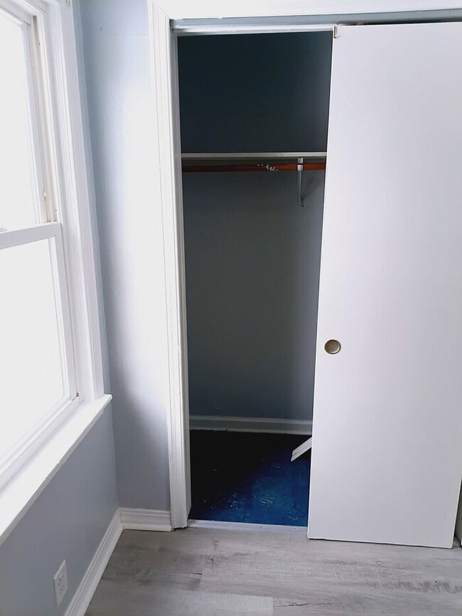 Building Photo - Fully Renovated 2 Bed | Fresh, Clean, Move-In Ready