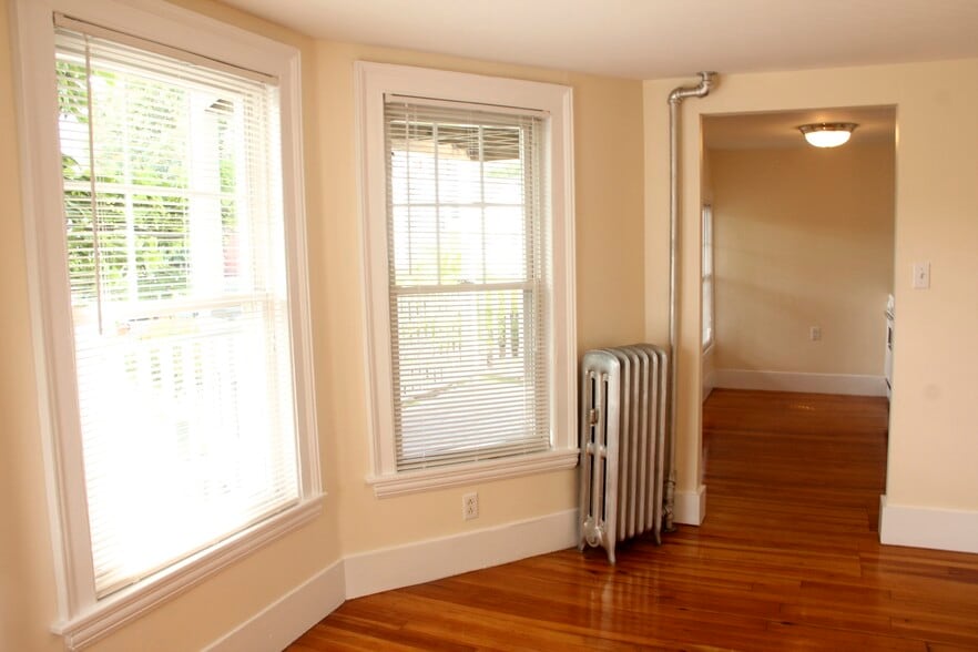 Building Photo - 158 Pearl St