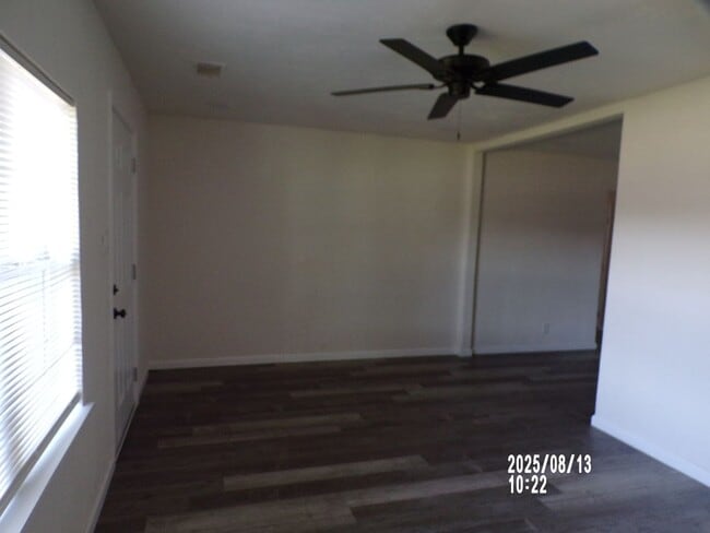 Building Photo - Move In Special: $200 off on The First Full Month' Rent!