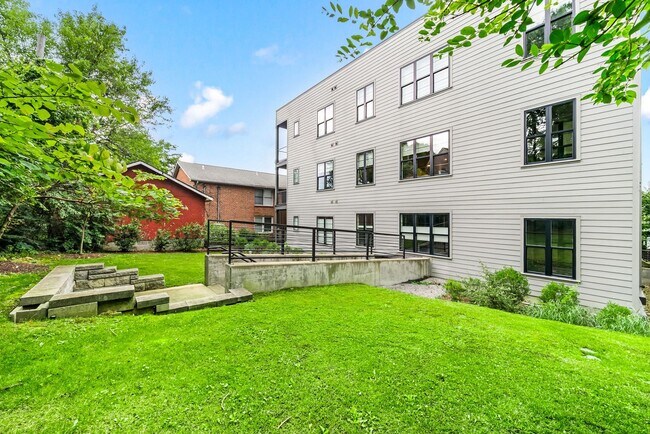 Building Photo - 119 Acklen Park Dr