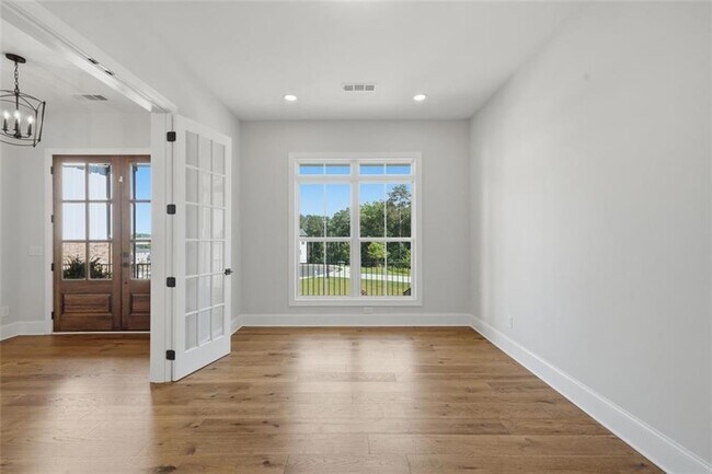 Building Photo - 401 Oakleigh Ave
