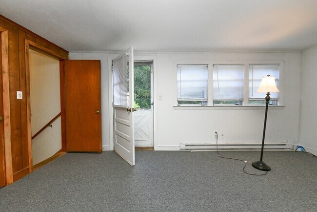 Building Photo - 65 Pleasant St