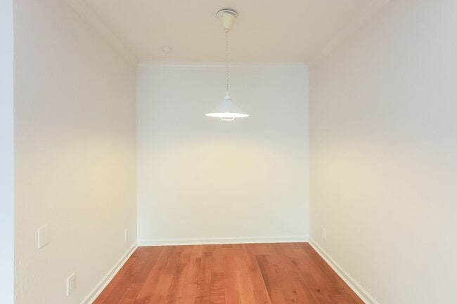 Building Photo - Available! Beautiful 3 Bedroom Townhome In...