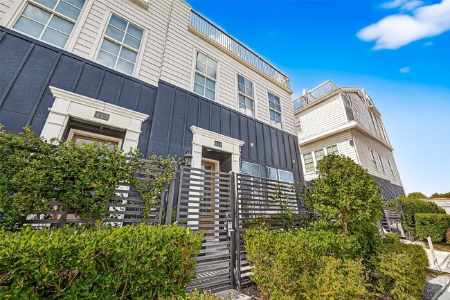 Building Photo - 815 Bringhurst St