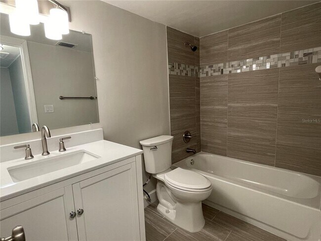 Building Photo - 586 Orange Dr