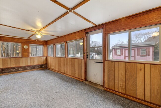 Sun Room - 402 College Park Dr