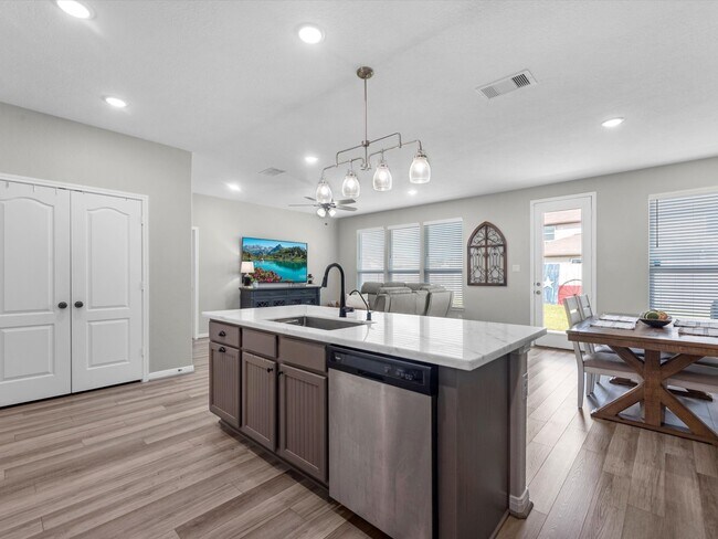 Building Photo - 1006 Camellia Hls Ln