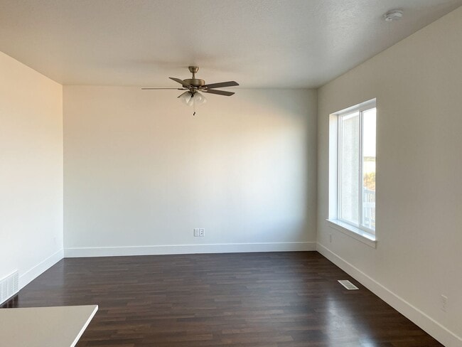 Building Photo - Beautiful 2-Story Premier Townhome w/Attached 2-Car Garage and Unfinished Basement in Herriman