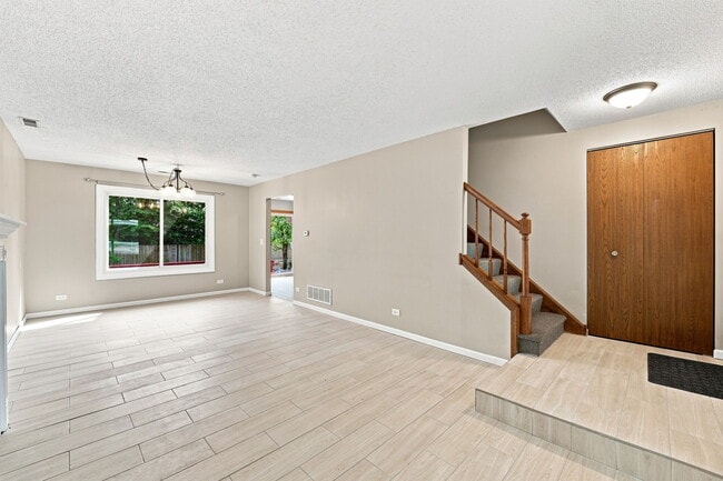 Building Photo - 15 Brittany Ln