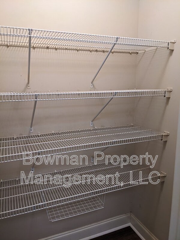 Building Photo - 460 S Barnett Shoals Rd