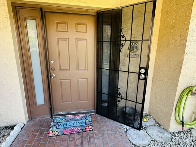 Building Photo - 3953 Cocoplum Cir