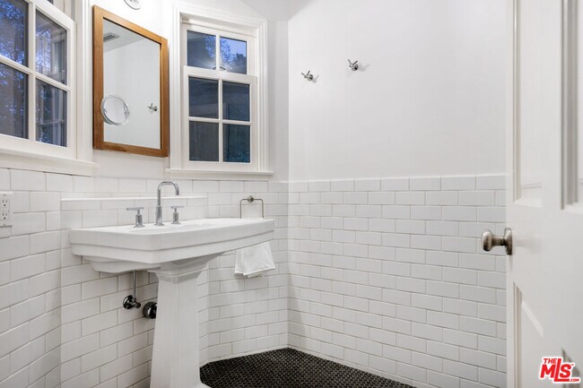 Building Photo - 163 Acari Dr