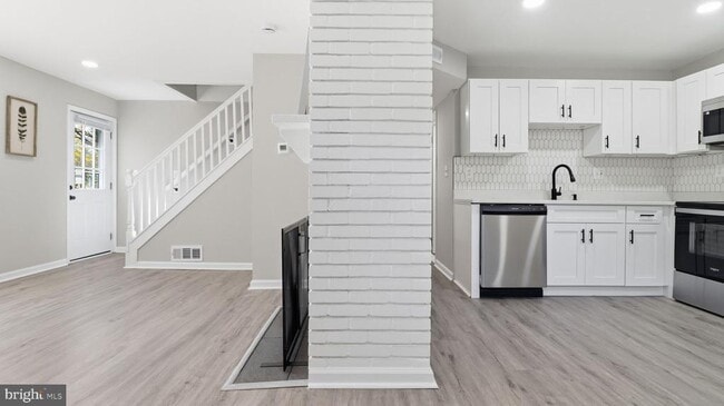 Building Photo - 5724 Denfield Rd