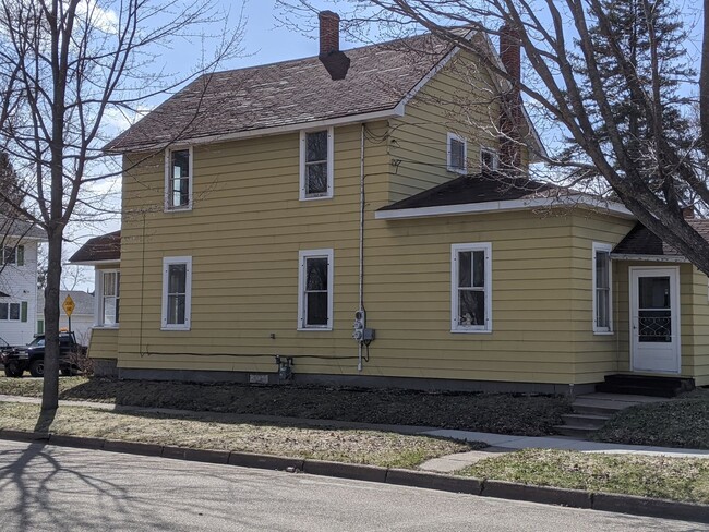 Building Photo - 3 Bedroom Single Family Home in Merrill