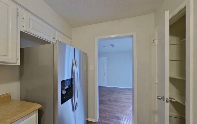 Building Photo - AVAILABLE NOW READY TO MOVE IN