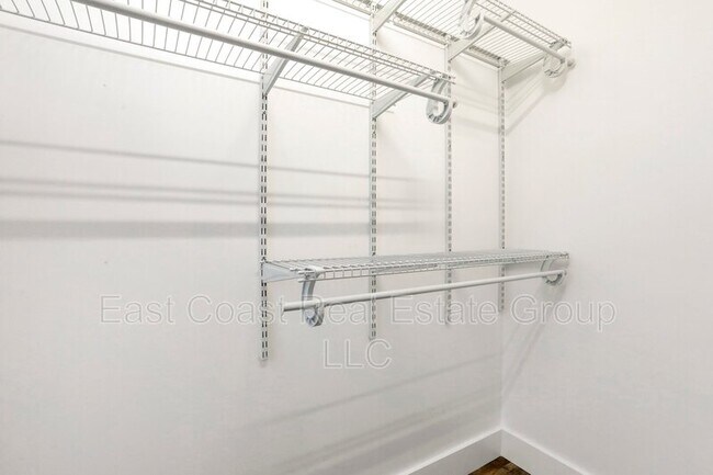 Building Photo - 207 N Mulberry St