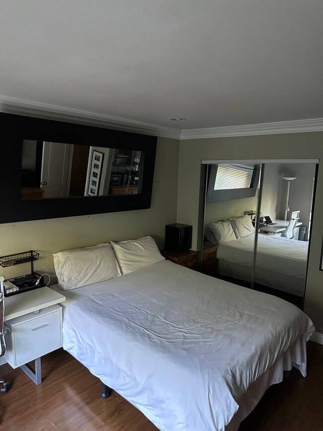 Building Photo - 211 Briarwood