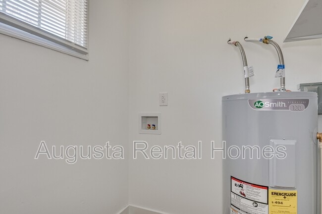 Building Photo - 2019 Roosevelt Dr