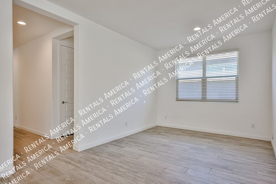 Building Photo - 1625 W la Mirada Dr