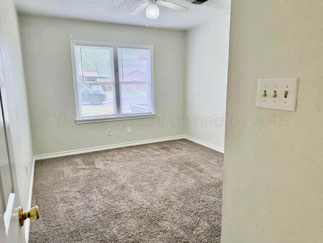 Building Photo - 1547 Smiley St
