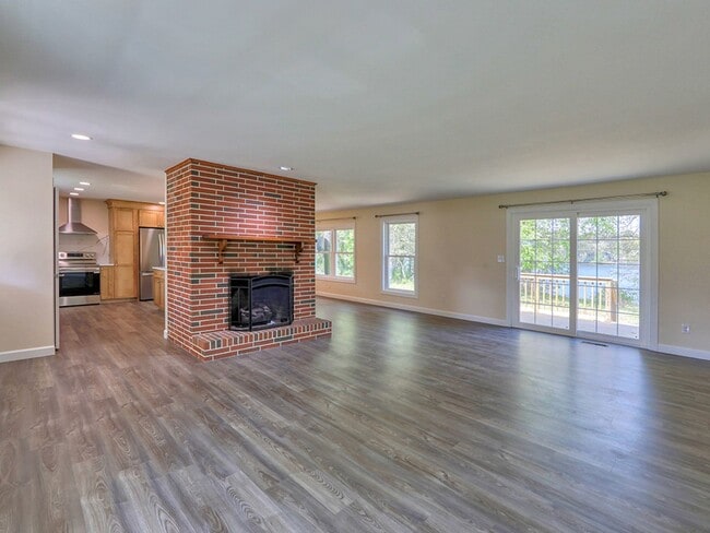 Building Photo - Waterfront Living in Historic Milton! 3-be...