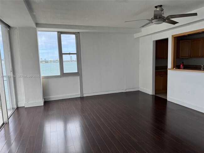 Building Photo - 7545 E Treasure Dr