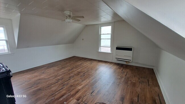 Building Photo - 1132 E Lovejoy St