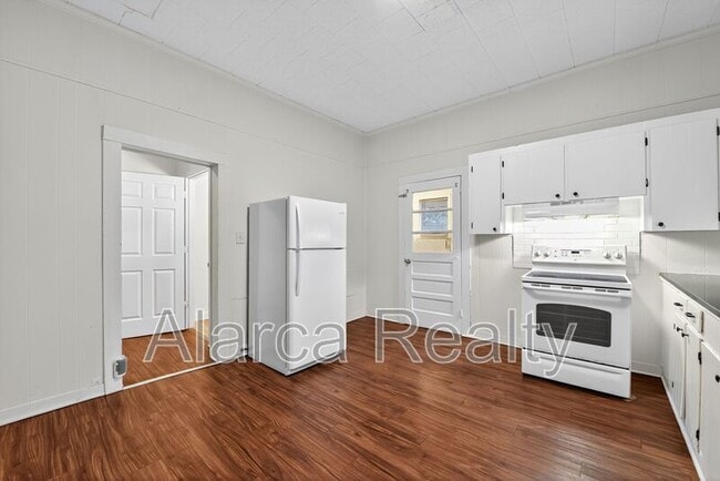 Building Photo - 207 Doster Ave