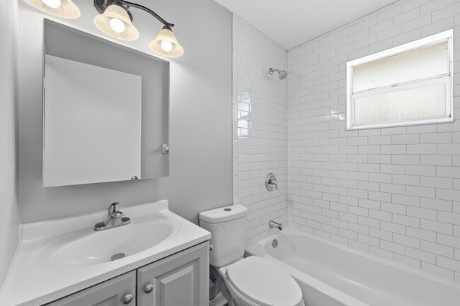 Building Photo - 1565 W 28th St