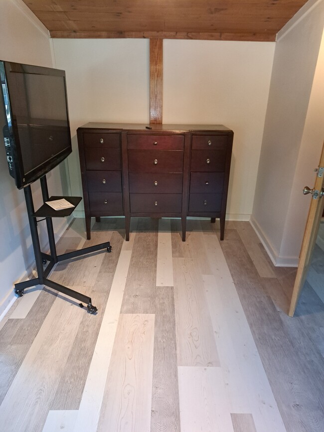 Building Photo - 1065 Mountain View St