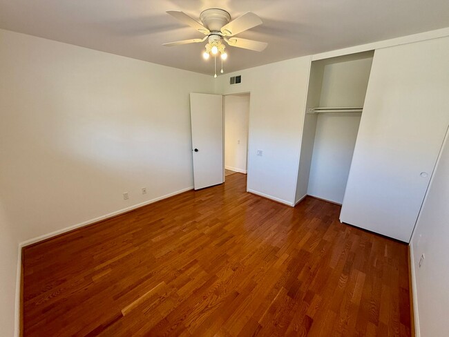 Building Photo - Charming 2-Bedroom Condo in the Coveted Ca...