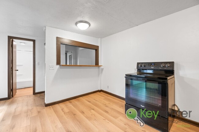 Building Photo - 3 Bedroom 1 Bath for rent | Seneca and McC...