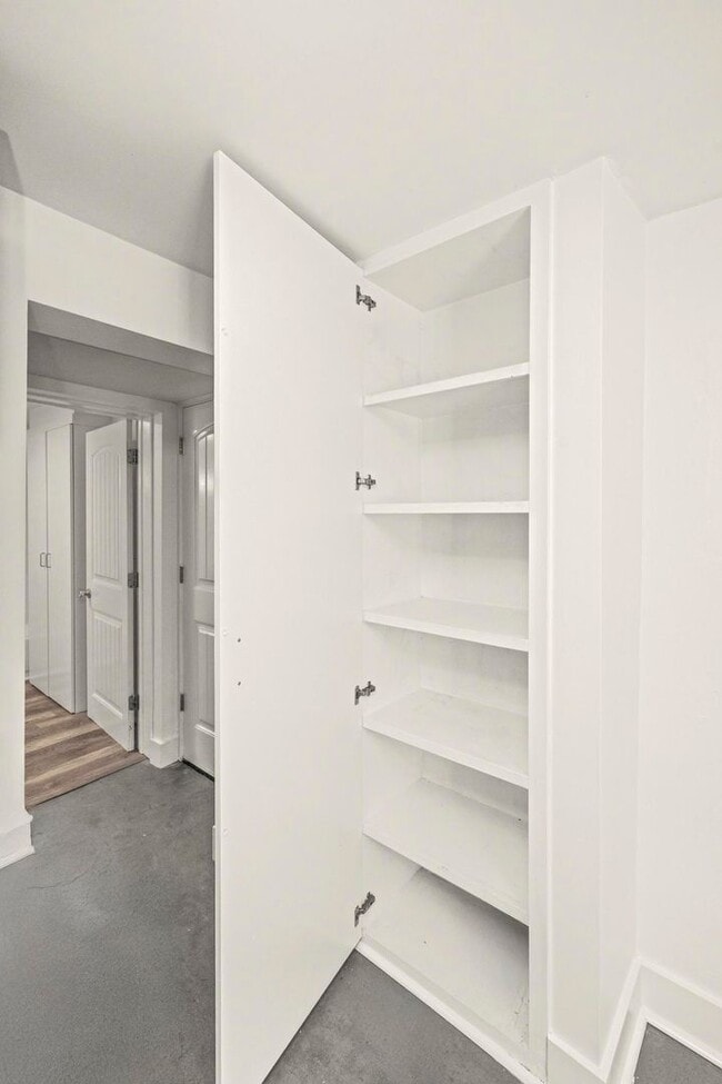 Building Photo - 611 S 14th St