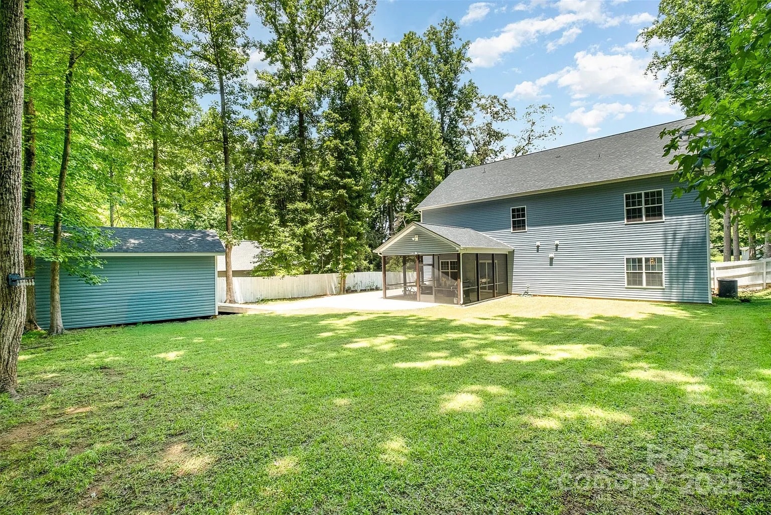 Building Photo - Room in House on Knollwood Cir