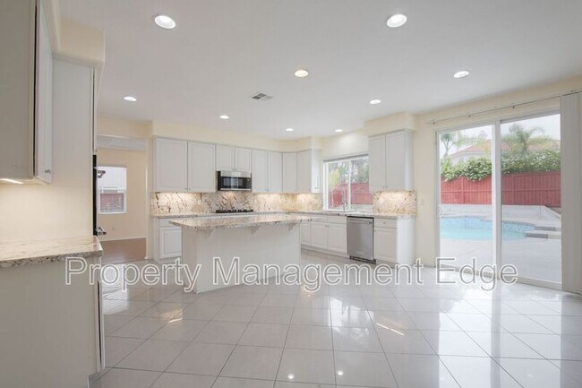 Building Photo - 32905 Northshire Cir