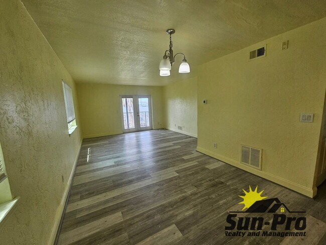 Building Photo - 900 S Peninsula Dr