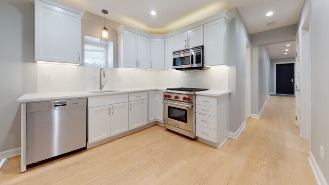 Building Photo - 1543 W George St