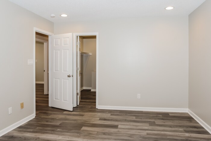 Building Photo - 112 Emerald Dr