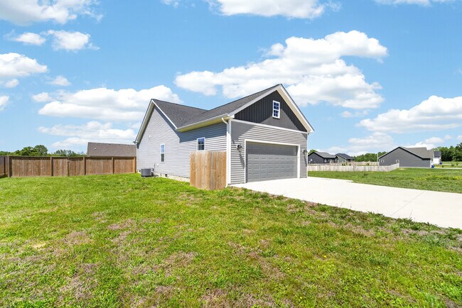 Building Photo - 147 Greenbriar Ln