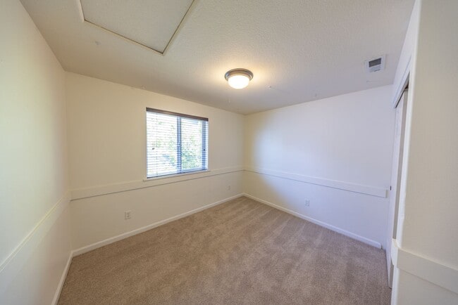 Building Photo - Three bedroom home one block from Battle Ground Village. - With AC