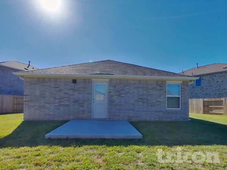 Building Photo - 3072 Dawn Sound Dr