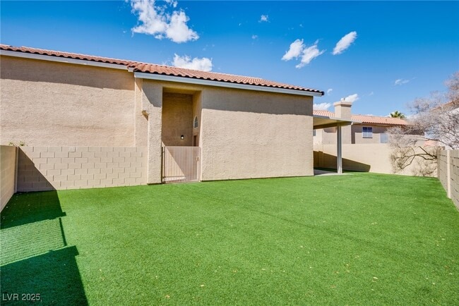 Building Photo - 7816 Calico Flower Ave